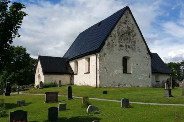 Arninge kyrka<